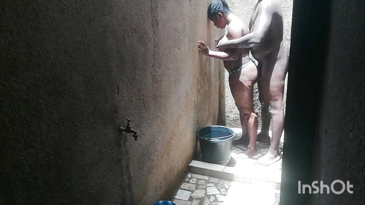 o gosto de fazer amor no chuveiro é mais melhor. é por isso que Diane sempre escolhe o chuveiro como nosso local de encontro sexual