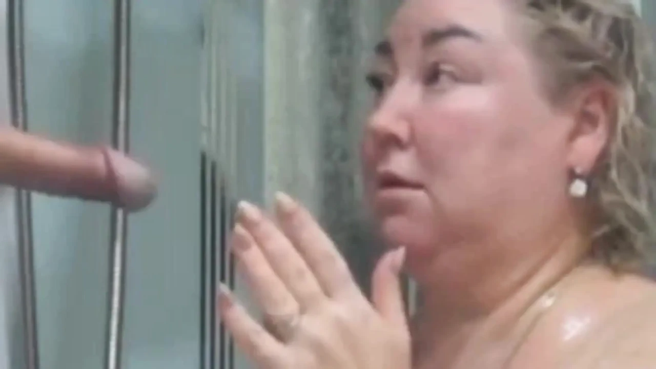 I suck a dick in the shower and take cum on my face and in my mouth