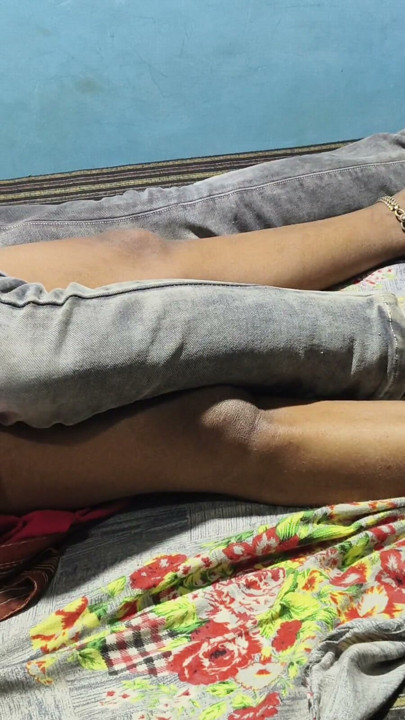 The husband opened his wife's saree and fucked her and enjoyed it completely | Clip 1