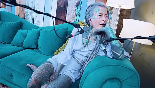 Aku lagi ngomongin tentang p - passion - asmr podcast sfw lagi ngobrol sama model bertato rambut gimbal gotik