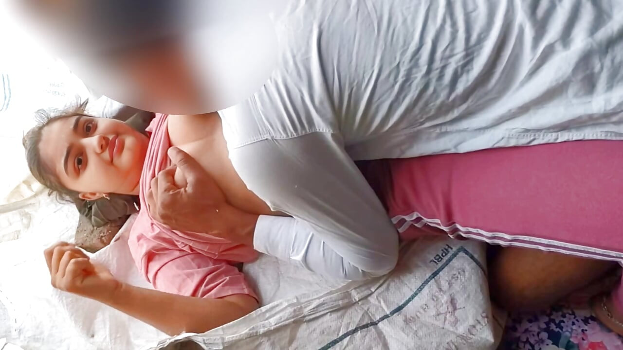 India Hot Teen Girl Tight Pusssy Outdoor Hard Sex Video, Desi Village Teen skinny Girl Outdoor Hard Xxx Video