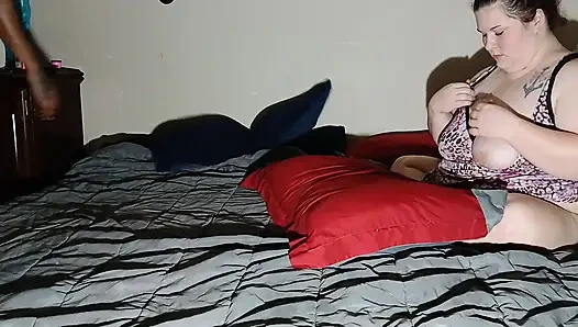 Pantat montok cewek semok ini dijilat kontol