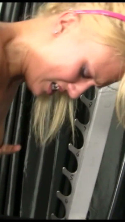 Słodka JC Simpson przerywa trening, żeby dostać swoją dzienną dawkę wielkiego kutasa | Klip 3