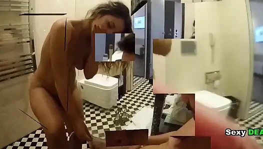 Gönnen Sie sich die Duschreise der göttin Sexydea nach einem heißen Badezimmer-Abenteuer