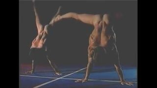Entrenamientos desnudos en el gimnasio (sin sexo)