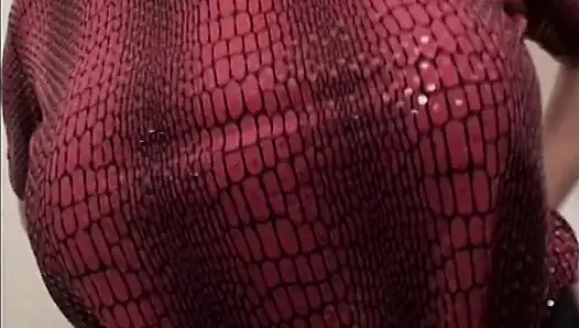 Geile blonde MILF gefingert und zu explosivem orgasmus bezeugt