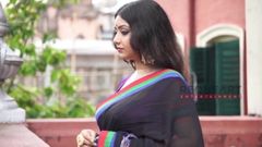 Rupsa - sari lady - głęboki dekolt
