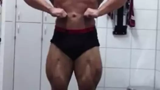 Str8 vücut geliştirmeci büyük esneme
