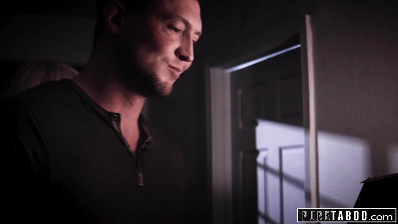 純粋なタブー、セクシートランスガールが悲しみの男をやる