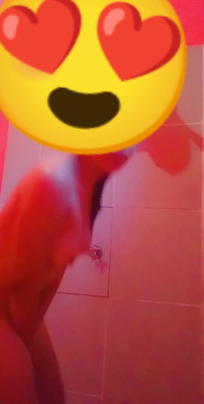 Bolivian girl naked in the shower | Clip 1