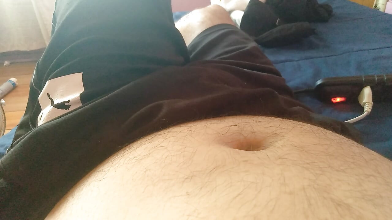 거대한 자지를 동반한 혼자 있는 남자