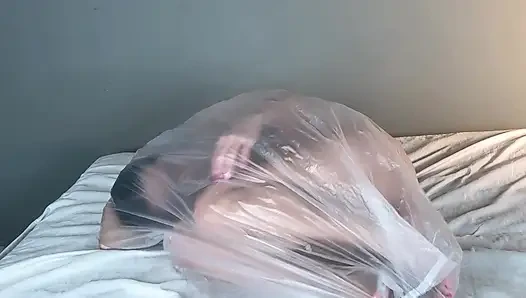 Отчаянная Brath играет в пластике