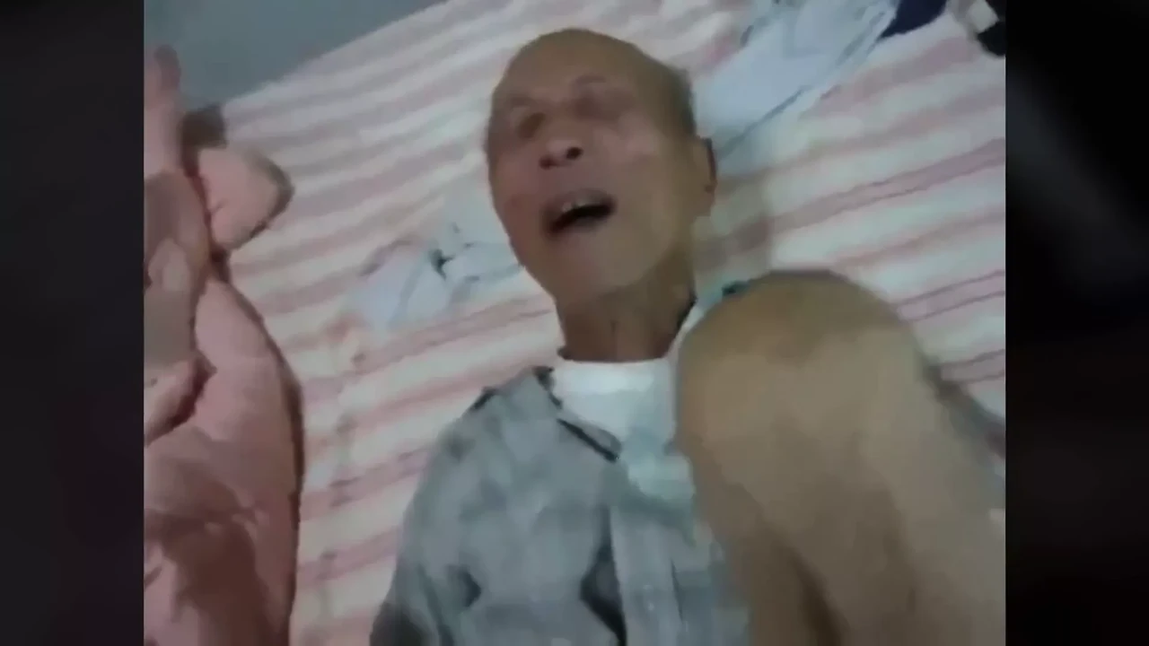 苗条的亚洲爷爷被狠操