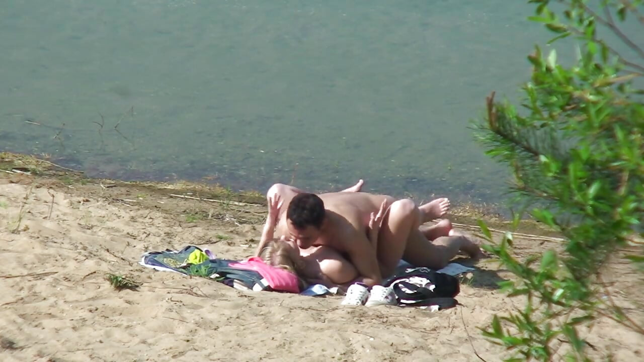 छोटी रंडी को आउटडोर बड़े लंड की जरूरत है!