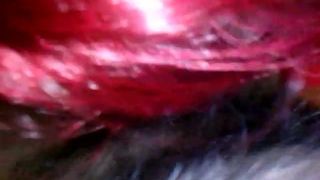 Una cachonda en rojo hace una mamada profunda a la polla de papi nikos