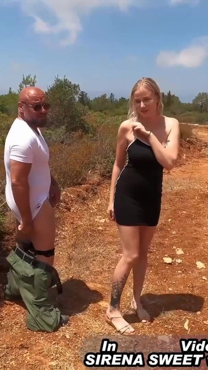 Njemačka plavuša amaterka tinejdžerka jebe se u autu i vani na odmoru | Isječak 2