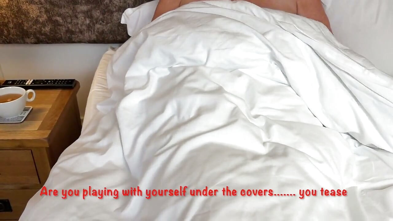 Mrs Mature Feet Having a Little Pre-breakfast Play 504