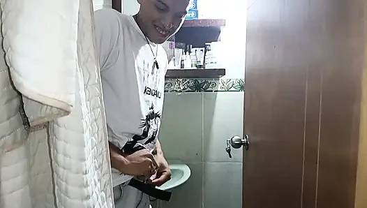 Aku dientot habis-habisan sama pelacur tetanggaku sampai dia keenakan saat aku masukin kontolku ke dalam memeknya