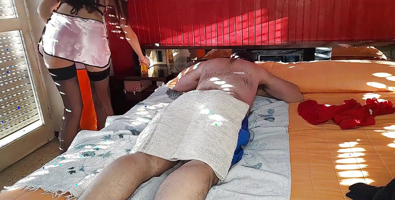 Eu quebrei a bunda da massagista pagando extra