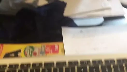 VIDEO GUCKEN UND LEIDENSCHAFTLICH MASTURBIERN