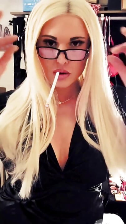 O fetiche mais quente de fumar de Kylie este ano