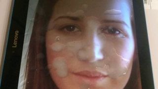 Горячая 21-летняя жадная до спермы шлюшка Vicky получает две порции спермы на ее лицо
