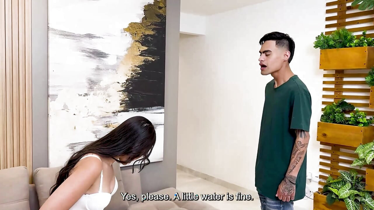 義理の妹が役立たずの義理の兄をからかい、ピンクの秘部で彼女の巨大なペニスに乗る