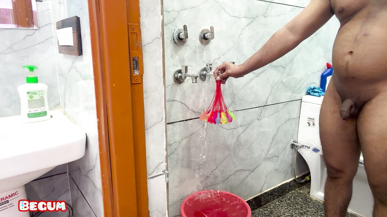 Selepas Festival Holi membersihkan warna dan pancutan mani bhabhi