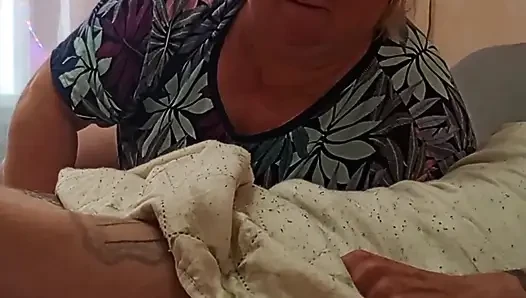 Der morgen begann mit einem tiefen blowjob von der stiefmutter