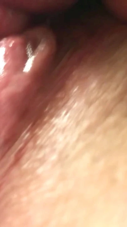Momen tak terlupakan dari "memeknya yang lembut dan bengkak enak! Memakan memek bengkak yang terangsang. Crot di dalam. Orgasme wanita."