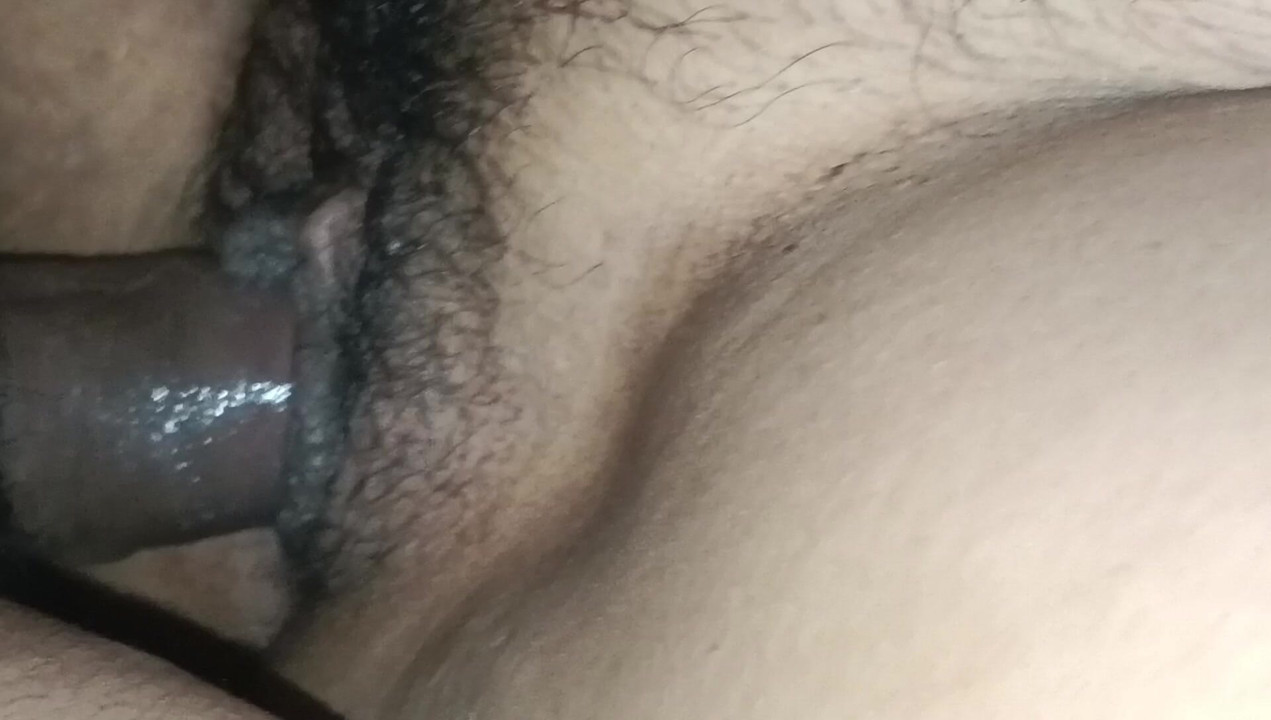 Bhabhi devar dikongkek keras di atas katil