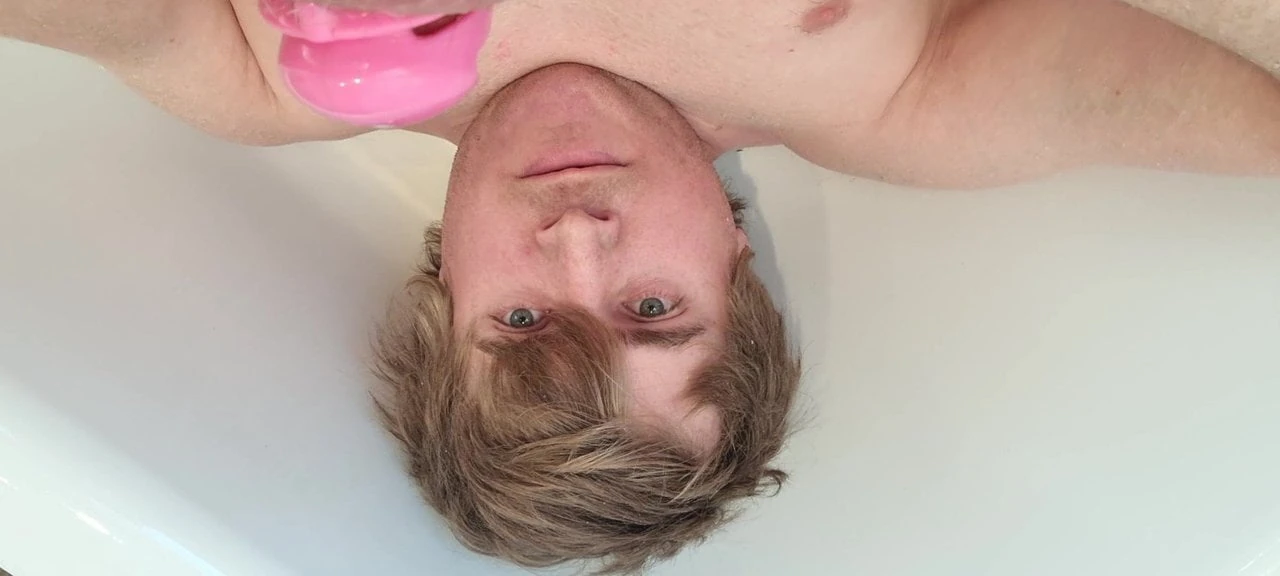Flikker pist in zijn gezicht
