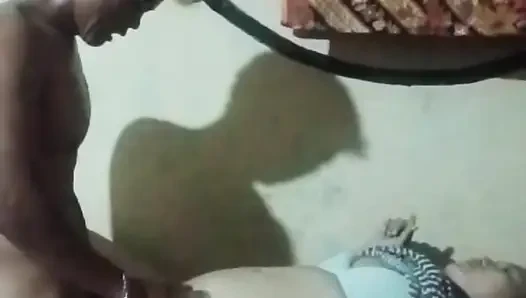Adik tiri datang ke rumah
