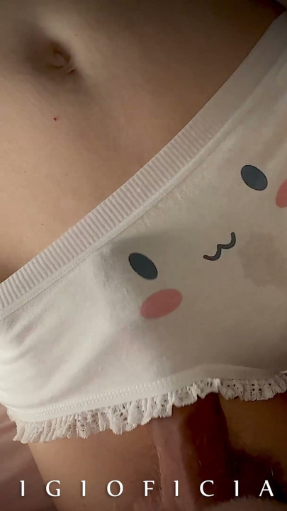 EXTREME CLOSE UP: Milf stands doggy style. She wants you to enjoy her butthole liking! | Clip 3