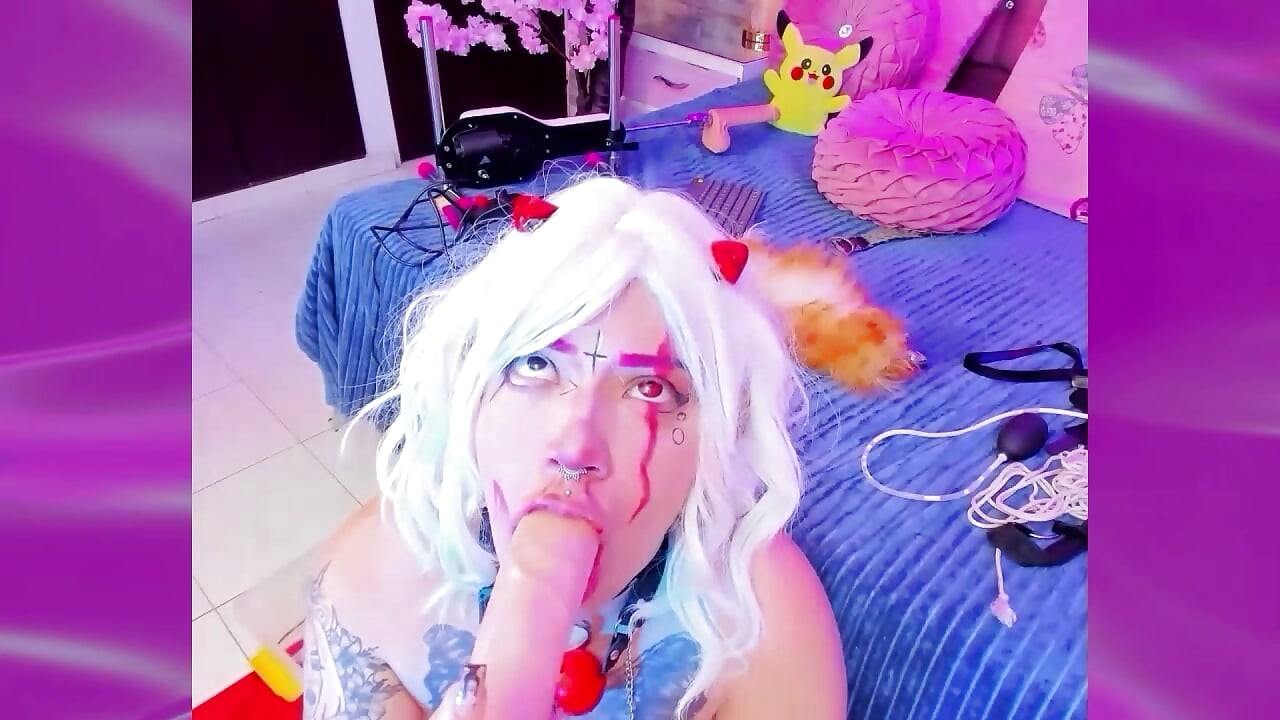 COSPLAY GIRL si hraje s prdelí a DILDEM
