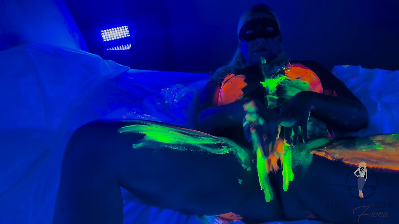 Lights Down, Glow up