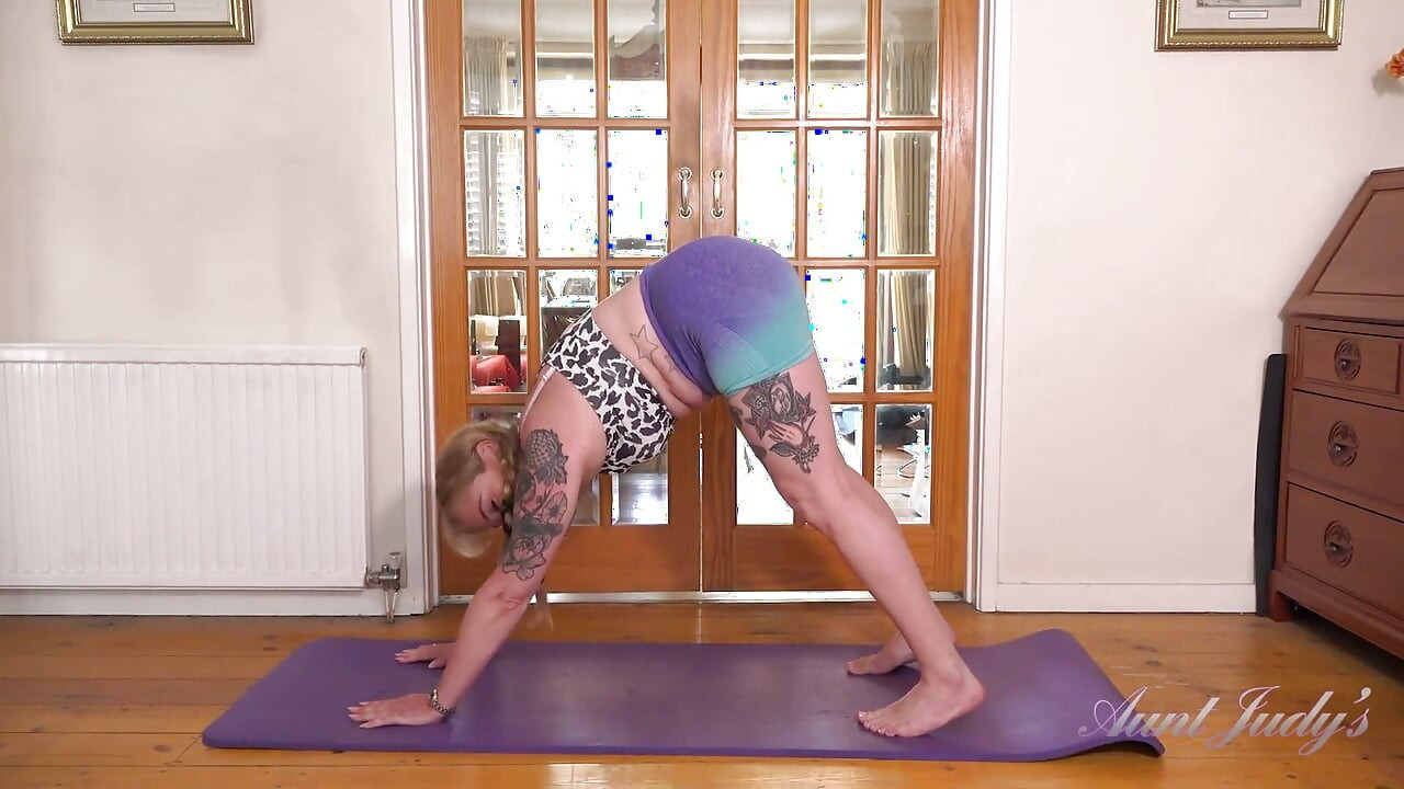 Auntjudys - allenamento con la calda milf tatuata kitty dickens