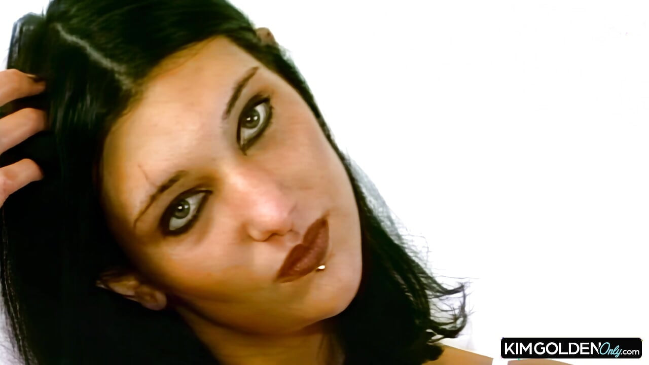 Verfuehrerische Bruenette mit Leksaker i Ekstase