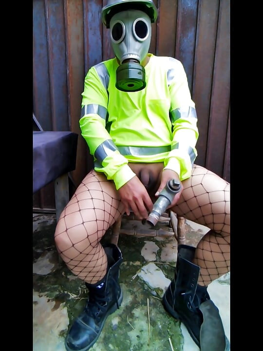 Construcction men whit extreme dildo fetish