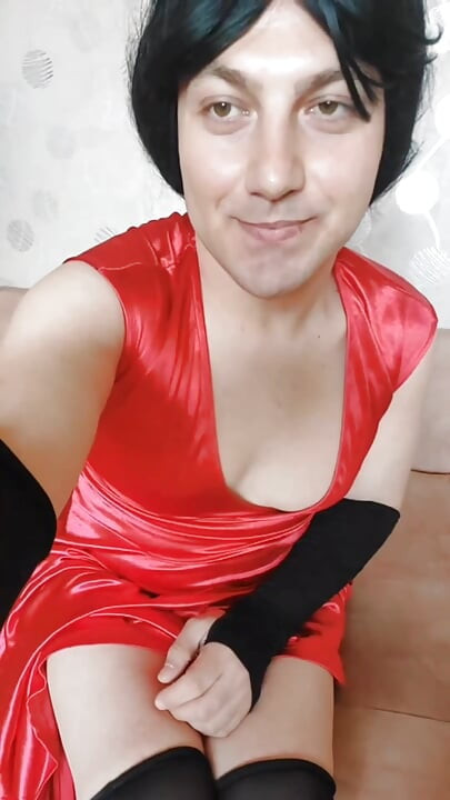 Rochie Roșie Pulpe Delicioase Travestit