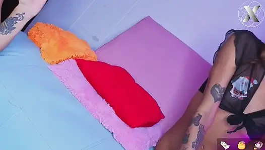 Kayışlı dildo - güçlü kız kız arkadaşıyla sevişiyor