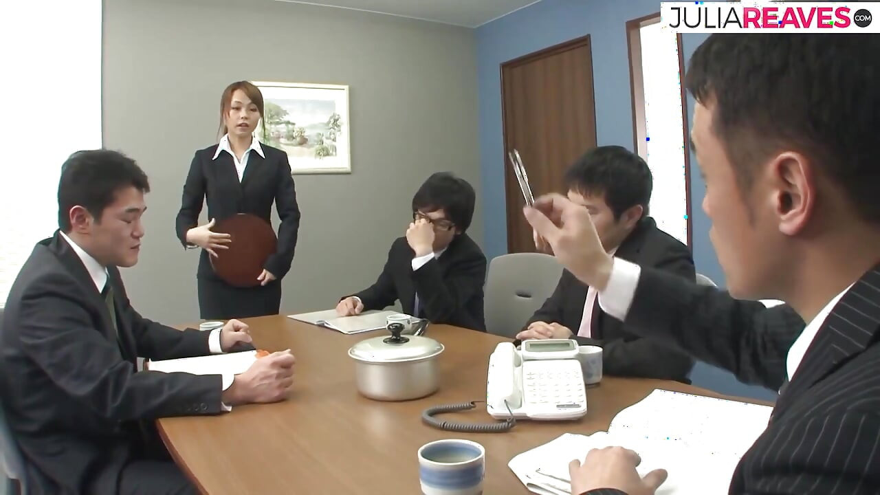 Le patron veut faire un trio avec sa secrétaire