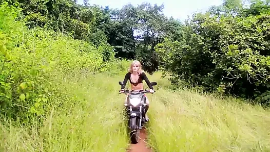 Motosiklette seks anal fışkırtma