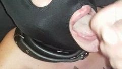 Soție amatoare sclavă cu oral adânc în gât, ejaculare cu pulă mare