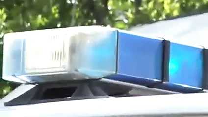 Genç adam mahkumiyetinde politikacılara yardım ediyor.mp4