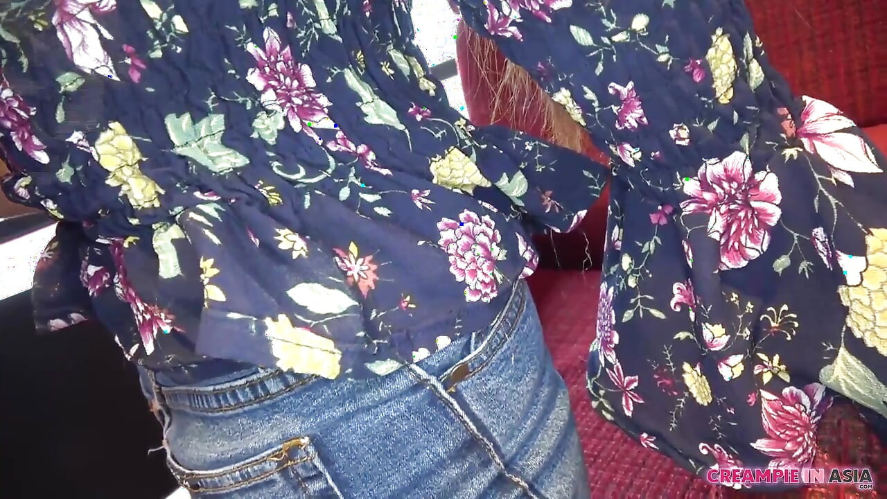 Frumusețe asiatică surprize cu o ejaculare înăuntru neașteptată