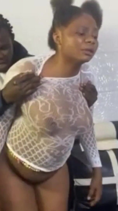 सोफे पर हॉट सेक्स | क्लिप 1