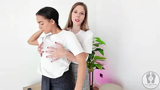 Ana spears alice maze adalah gadis kantoran dengan kaos basah hari Rabu