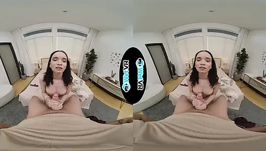 Юная горничная шлюшка голодна до члена после уборки весь день