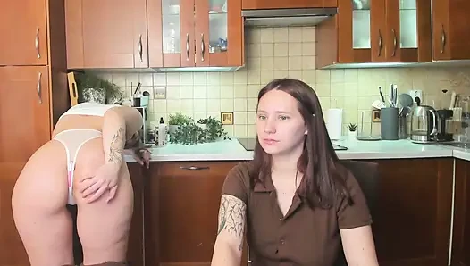 О да, какие извращенные девушки... вы определенно будете очень весело с ними
